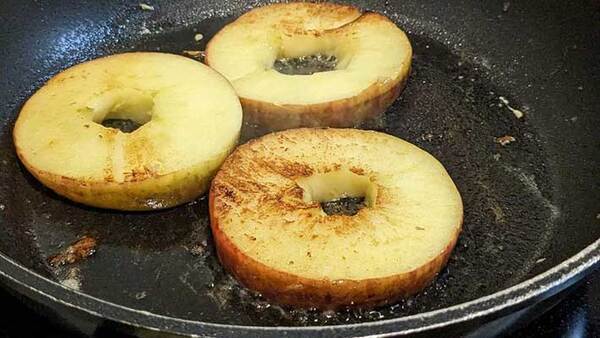 輪切りにしたリンゴにはさんだものは…　農家おすすめの食べ方に「やってみたい！」