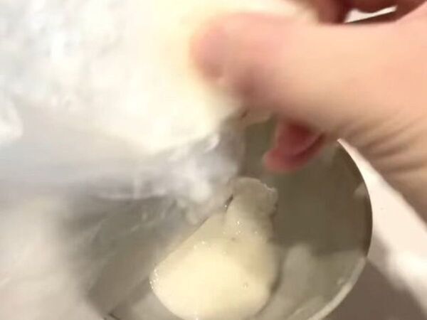 すりおろし器に袋をかぶせるだけ　片付けが「うそみたいに楽」