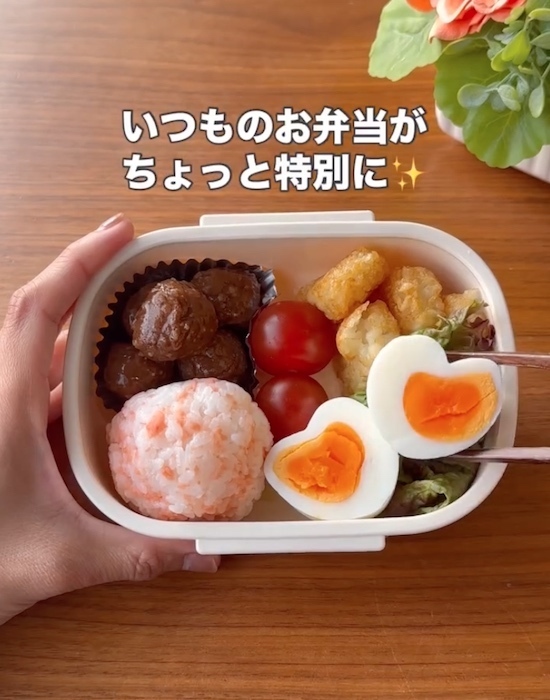 ライスペーパーの上に『黄身』をのせて焼くと？　焼き上がりに「面白すぎ」「試したい！」