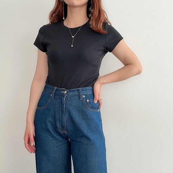 「色違いで３枚買った」「もうこれしか着れない」　ユニクロの『１５００円Tシャツ』が話題に