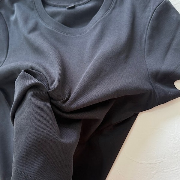 「色違いで３枚買った」「もうこれしか着れない」　ユニクロの『１５００円Tシャツ』が話題に