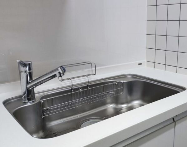 セスキ炭酸ソーダをスプレーして放置　せっけんカスの落ち方に「これは便利」「毎回やる」