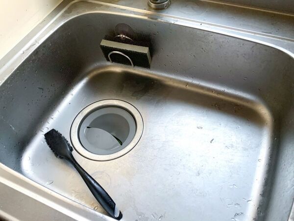 セスキ炭酸ソーダをスプレーして放置　せっけんカスの落ち方に「これは便利」「毎回やる」