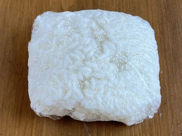 ラップで包んだご飯、冷凍前にひと工夫　仕上がりの差に「真似します」「やるしかない」
