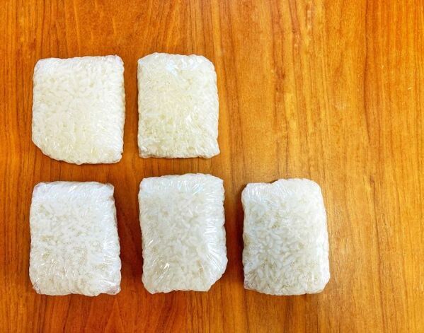 ラップで包んだご飯、冷凍前にひと工夫　仕上がりの差に「真似します」「やるしかない」