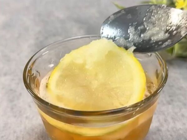 サクレレモンを入れるだけ？　夏のドリンクが「格上げされた」「ハマりそう」