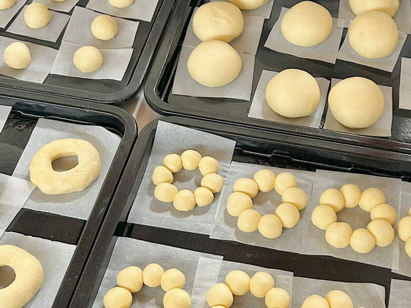 「揚げる前のドーナツもかわいいな」　その後の写真に「驚いた」「すごいとしか言いようがない」