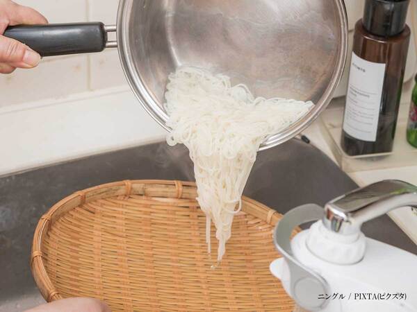 茹でたそうめんにのせたのは…？　「これは最高！」「材料買ってくる」