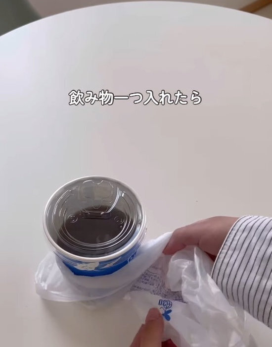 テイクアウトの飲み物が安定する　袋でできる簡単ひと工夫に「助かる」「やってみる」