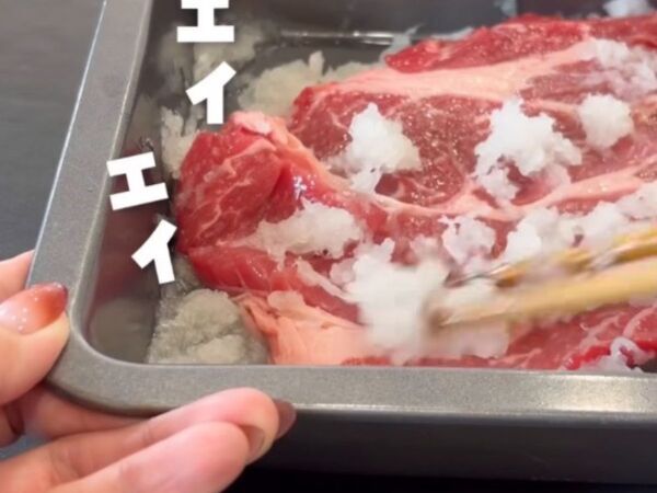 「やわらかすぎて驚いた」　安い肉の調理テクに「これは試す」「助かる」