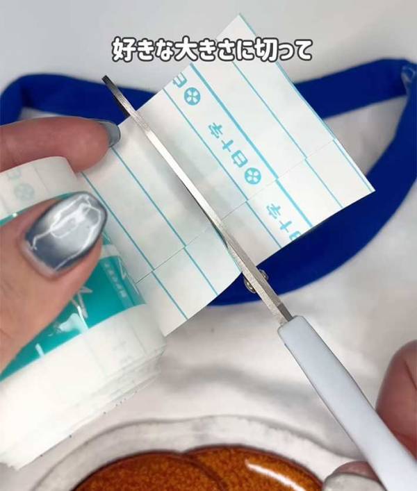 服のタグがチクチクする…　切らない対策方法に「これはすごい！」