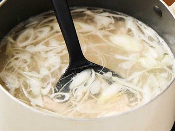 市販のサラダチキン、細かく割いたら…　一品に「もう限界って時でも作れる」