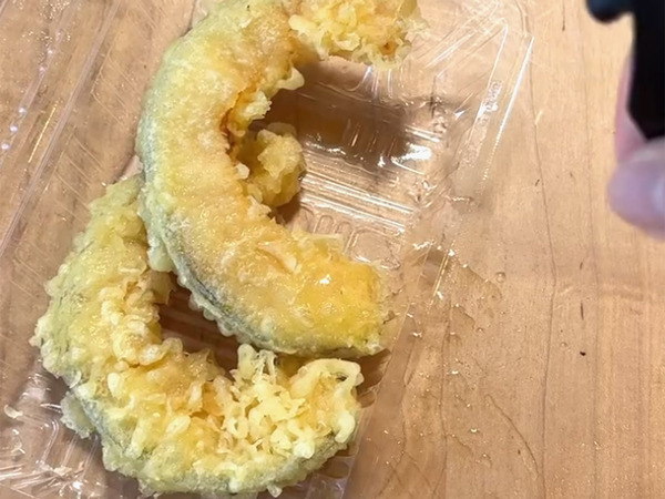 お惣菜の天ぷらを食べる前に？　使ったものに「想像もしていなかった」「やってみる」