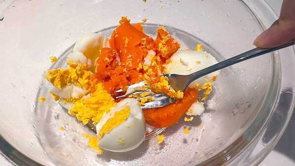 ニンジンをフォークで潰して？　完成した料理に「今晩のおかずが決まった！」