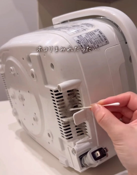 「炊飯器を横にしたら…」　見えた光景に「ゾッとした」「これはマズい」