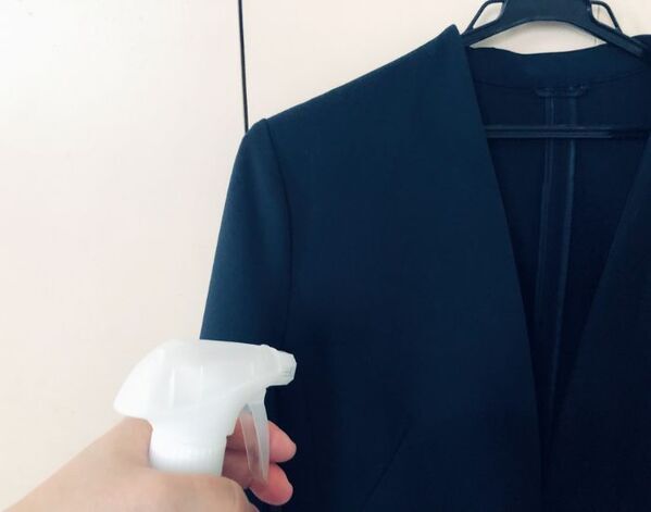 スーツにホコリが付くのはなぜ？　原因に「納得」「気を付けたい」