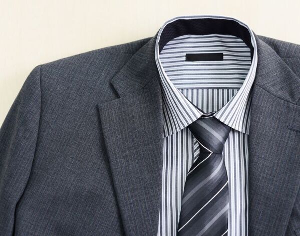 スーツにホコリが付くのはなぜ？　原因に「納得」「気を付けたい」