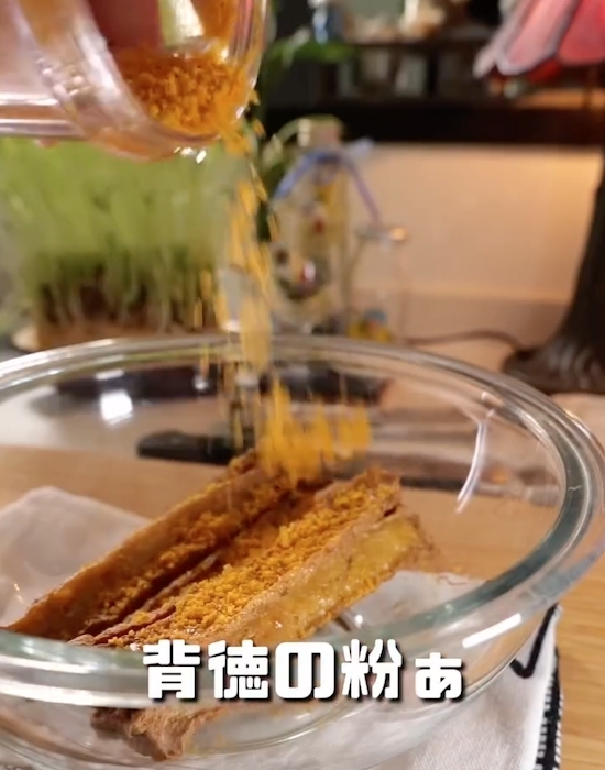 厚揚げをカリカリに焼いて…　まさかの組み合わせに「合いすぎ！」「クセになる」