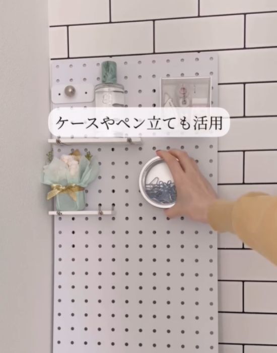 「棚を置くスペースがない…」　そんな時の収納術に「助かる」「真似したい」