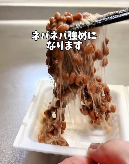 「メープルシロップをかけて混ぜるだけ」　納豆の変化に「クセになる」「全然ちがう」