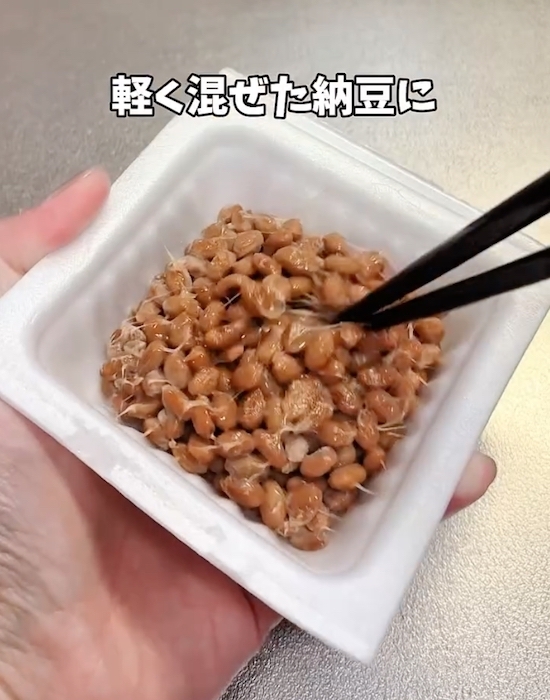 「メープルシロップをかけて混ぜるだけ」　納豆の変化に「クセになる」「全然ちがう」