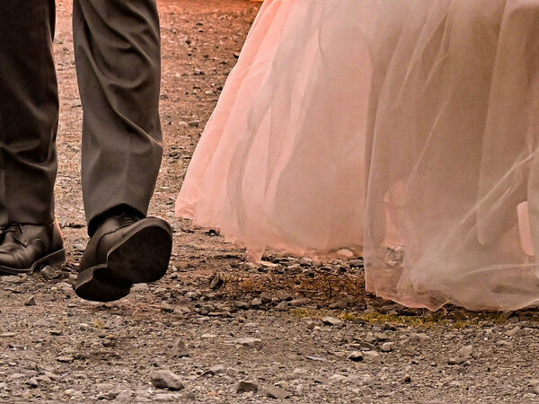 まるでアクション映画！　『最強』な夫婦のウエディングフォトに７万人が『いいね』