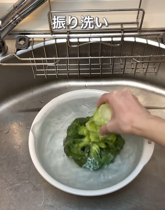 ブロッコリーをお湯につけたら…　出てきたものに「ゾッ」