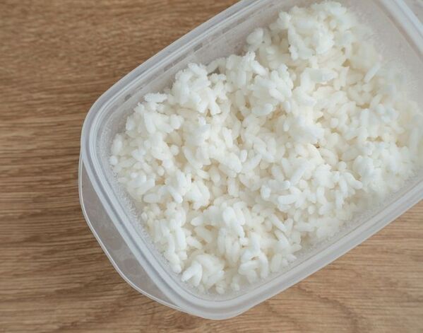炊きたてご飯を『ふんわり』冷凍するには？　意外なコツに「これは便利」「毎回やる」