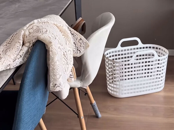 『ダイソー』のワイヤーバスケットにズボンハンガーで？　「天才がいた」「救世主」