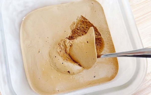 暑い夏にはコレ！　混ぜて冷凍庫に入れるだけで…「最高すぎる」「ふわっふわだ」