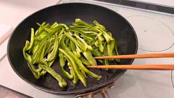 ちくわを細切りにして？　できた『簡単おかず』に「我が家でも作る！」