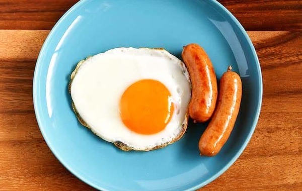 朝食にトーストと目玉焼き、あと一品足すといいのは…？　管理栄養士のアドバイスに目からウロコ