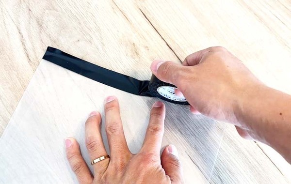 クリアファイルを少し切って…？　意外な使い道に「これは便利！」