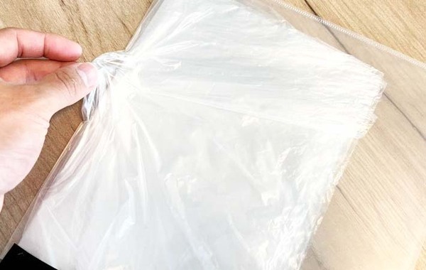 クリアファイルを少し切って…？　意外な使い道に「これは便利！」