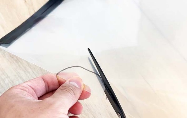 クリアファイルを少し切って…？　意外な使い道に「これは便利！」