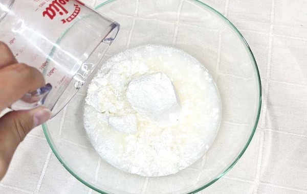 「モチモチ！」「牛乳いらず」　ホットケーキミックスに混ぜたのは…？