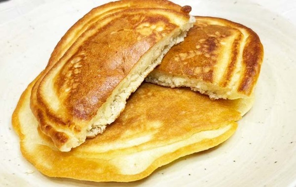 「モチモチ！」「牛乳いらず」　ホットケーキミックスに混ぜたのは…？