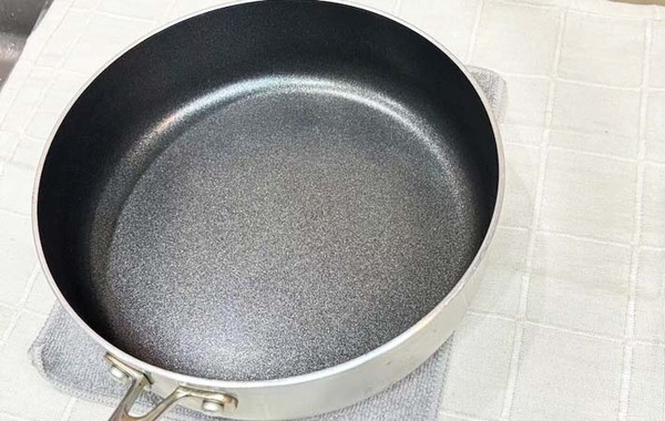 「モチモチ！」「牛乳いらず」　ホットケーキミックスに混ぜたのは…？