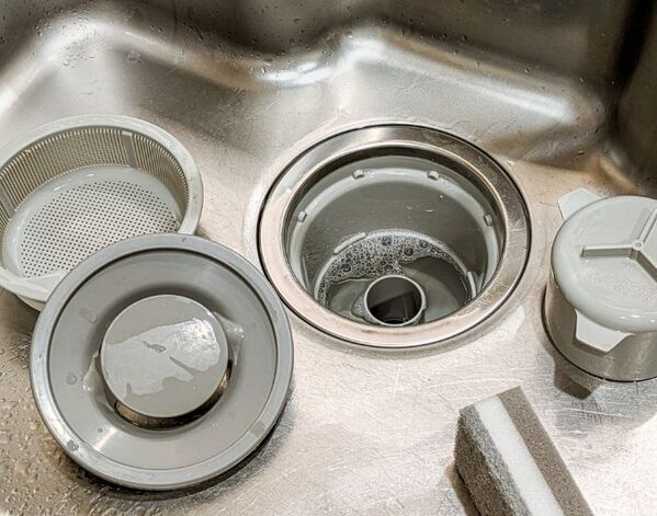 「水拭きだけじゃ足りない？」　シンクの曇りを防ぐ習慣に「すぐやる」「知らなかった」