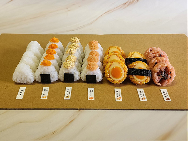 「これは食べられません」　ずらりと並ぶ７種類のおにぎり、よく見ると？「天才！」