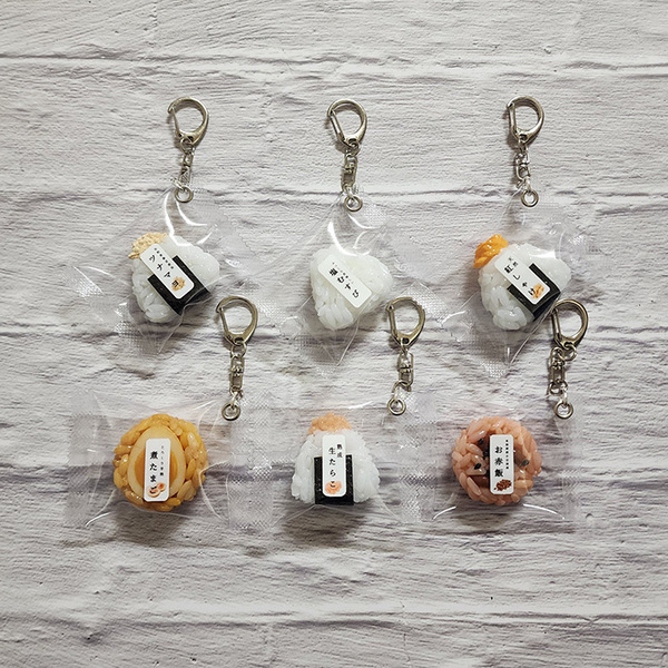 「これは食べられません」　ずらりと並ぶ７種類のおにぎり、よく見ると？「天才！」