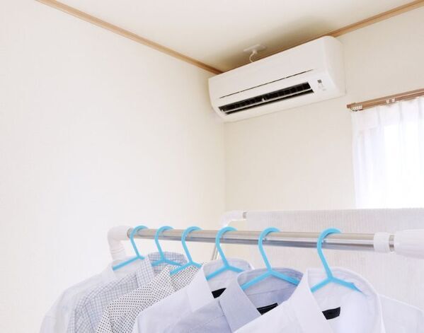 梅雨の室内干しで『１５cm』が命　企業が教える黄金ルールとは