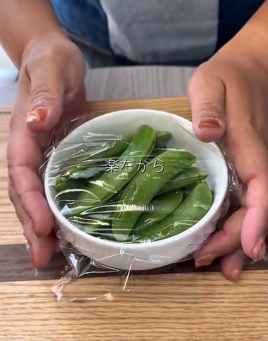 餃子の皮に塗って巻いて焼くだけ！　完成したひと皿に「センス良すぎ」「家飲みにいい」