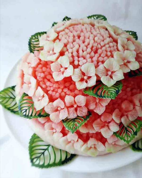 スイカを２つに切って…　完成品に「魔法がかかったみたい」「すごい発想」