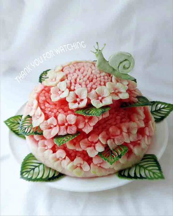 スイカを２つに切って…　完成品に「魔法がかかったみたい」「すごい発想」