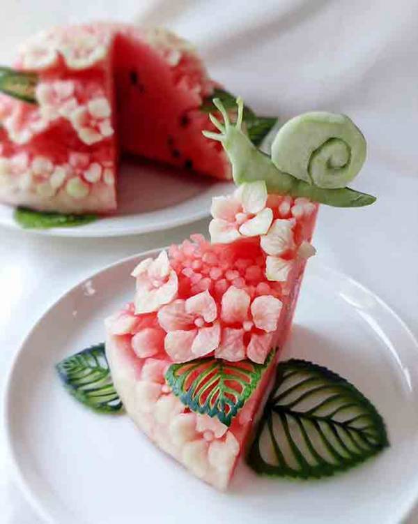 スイカを２つに切って…　完成品に「魔法がかかったみたい」「すごい発想」