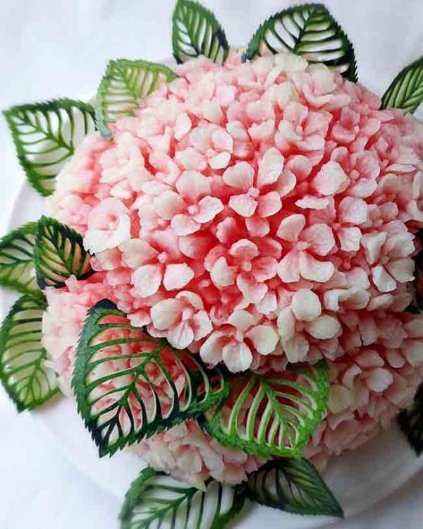 スイカを２つに切って…　完成品に「魔法がかかったみたい」「すごい発想」