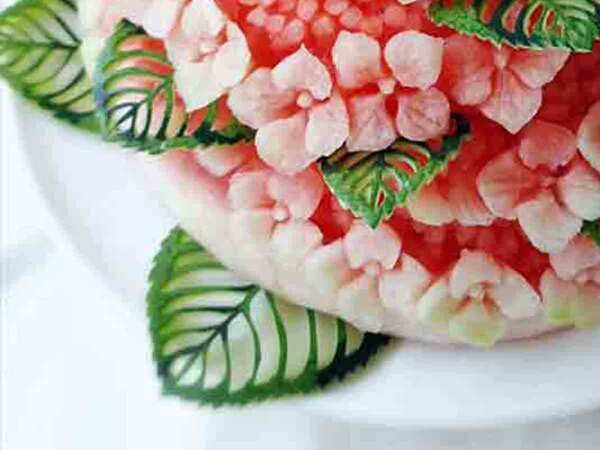 スイカを２つに切って…　完成品に「魔法がかかったみたい」「すごい発想」