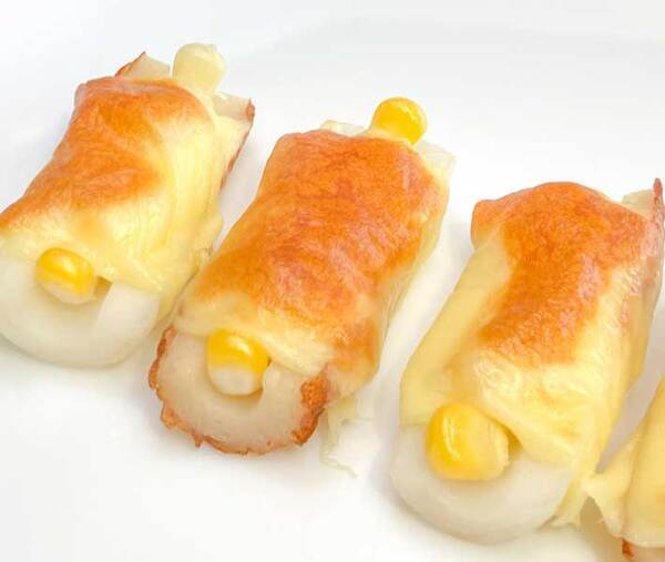 ちくわを半分にカットして…　のせた『食材』に「天才」「今晩に作る」