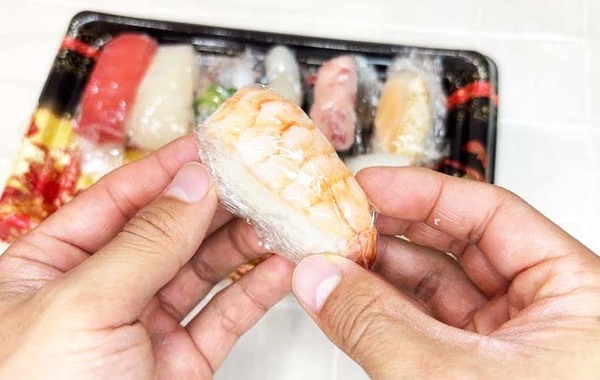 すぐに食べないパック寿司、冷蔵庫に入れる前に？　「シャリが硬くない！」